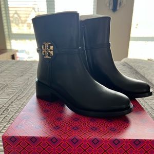 Tori Burch Miller 45mm bootie - black - never worn/NIB - size 7